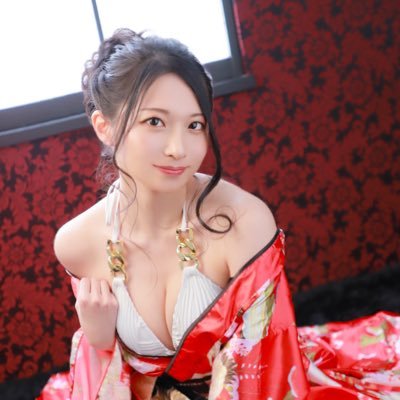 miki_galaxy_'s profile picture. みきです〜( *´꒳`* )貴方と甘くてかけがえのない時間を届けれるよう精一杯頑張ります♥️DM💌で予約もできます！/透き通る白いモチモチ肌/抱き心地良いと言われます/キス、イチャイチャ好き　新しいアカウント▶︎@_miki_galaxy