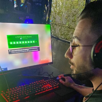 Twitch Streamer !! 24 yrs old from portugal!! 
FPS SHOOTER PLAYER ! 
biolink under !!