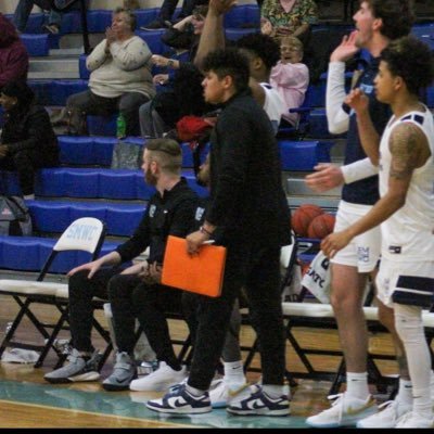 SMWC 25” | Student Assistant Coach @thewoodshoops 🏀  | IL-IN