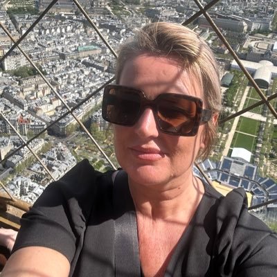 louallib's profile picture. love travel hate queues