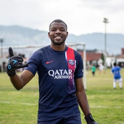 10Andres98's profile picture. 18⭐. Hallando el camino con el balón bajo el guante. Mentira la verdad.