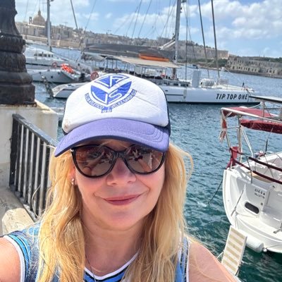 barrosmarian's profile picture. ExComisario de abordo,hincha de Vélez , estudiante de sociología en la UBA y apasionada por los viajes!