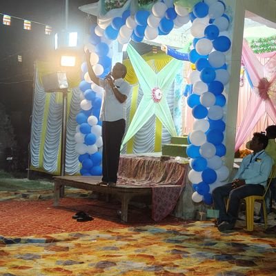 उत्तर प्रदेश सरकार मे ग्राम्य विकास विभाग की सेवा मे मुख्य विकास अधिकारी के पद से सेवानिवृत्त ।