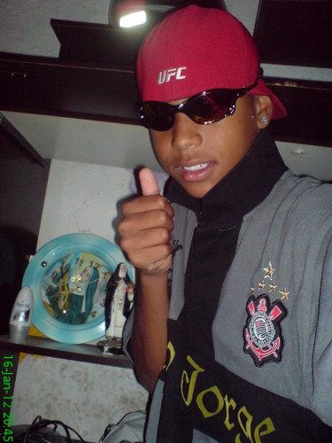 vitinho ... sou jovem tenho mais é que curtir a vida *--*