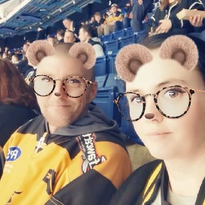 loves Foo Fighters 🤘🏻🎸 serial killer podcasts 🗡️ reading  📖  trying to get fit  💪🏻 tea 🫖 and am a Nottingham Panthers season ticket holder 🖤💛🏒🐯 ✨