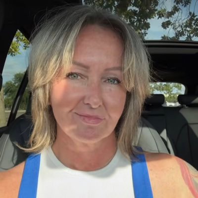 rhenry2562's profile picture. smile..😊