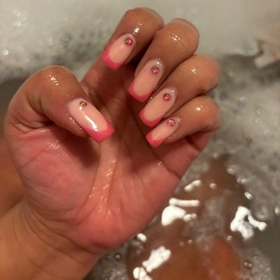 Hi I'm Pretty pink toes coco
Dm to book 1-1 cam or chat sessions 
Online daily 
Content weekly 
Mesmerising smile 
Curvy figure
Picture ratings
Foot fetish
