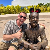 Buzz Bradley 🌐(@DisneyOnParade) 's Twitter Profile Photo
