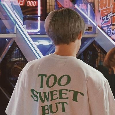 purplyvii's profile picture. life is never flat.