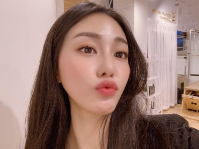 EmilyAmir14's profile picture. I'm from Malaysia, live in Pennsylvania. Likes: travelling, painting & exploring cultures. Own a graphic design company.  🚫Porn. Retweets aren't endorsements.