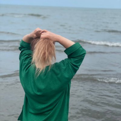 shi_rinn's profile picture. قمار عشق ندارد ندامت از دنبال...
بباز هردو جهان را در این قمار و...
برو
