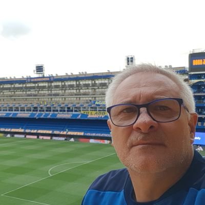 Laburante, canceriano, hincha de Boca (0 descensos, 6 libertadores). Tengo 4 nietas y 2 nietos que me hacen muy feliz. Boca es mi pasión.