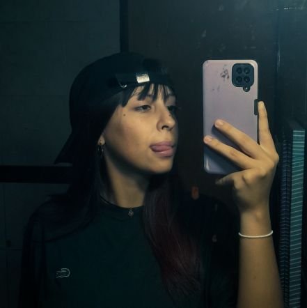 luvomlhrry's profile picture. 