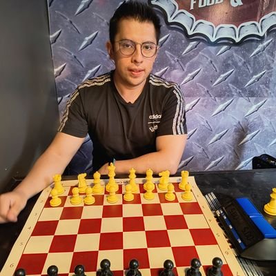 Amante de los idiomas y las artes marciales, jugador de ajedrez, sígueme en duolingo: puppetair.