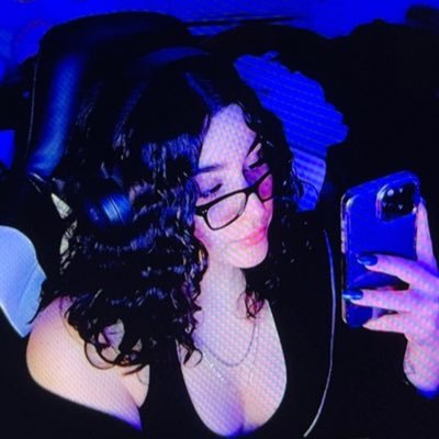 22 | Variety Streamer | Business Inquiries: chxrry1k@gmail.com