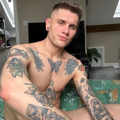 NSFW +18. Over 1,000 videos/ pictures on my ONLYFANS 🍆🍑 NO PPV https://t.co/RguzyMrePF      no drama please 🙆🏼‍♂️