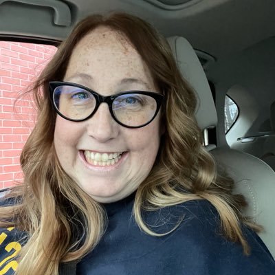 23 year Special Education Life Skills Teacher in CT🍎 Runs on ☕️, T Swift 🤍, and ❤️! Blue 🌊 #clearthelist #donorschoose #bluewave #seniorswifie