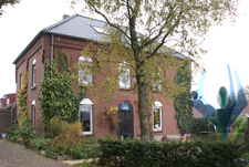Art, Bed and Breakfast. Grote woonboerderij met B&B, #beeldentuin, 2 grote luxe #kamers met zitjes, internet, tv.
#BnB #bedandbreakfast #B&B