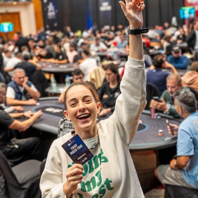 Un mamushka de sucesos desopilantes. 🃏 Cobertuas en @codigopoker - La Previa del Rojo en https://t.co/gOwySyVPQw 🎥