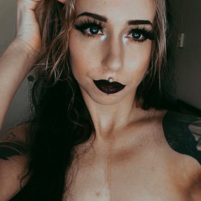NSFW • Succubus sex witch • Tip to talk $nyxlovecraft
