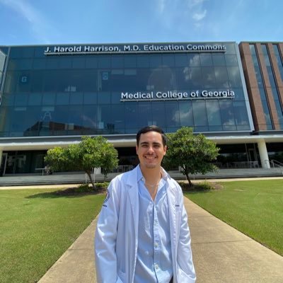 MS2 at Universidad Central del Caribe School of Medicine (LCME accredited) | Aspiring cardiologist | Student-run clinics @clinicaspadrevenard | MKE Bucks 🏀🇵🇷