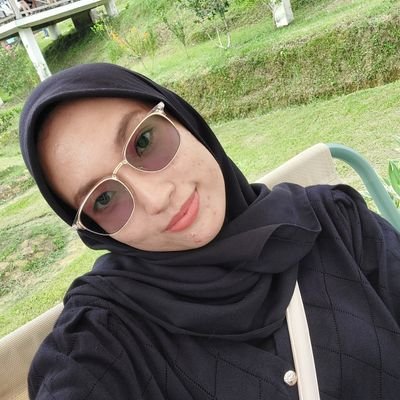 azuraputri17's profile picture. 