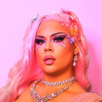 crystalquartzzz's profile picture. 🧜🏽‍♀️ DRAG QUEEN 👑 🍾Caluzzi girl 🥂 ⚔️ Warrior Princess ⚔️ 👽 Graphic Designer 🦋 She/He/They