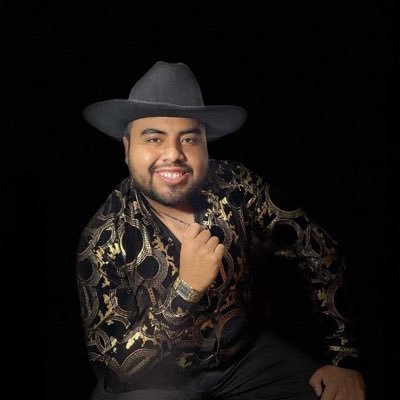 Segunda voz en Marco Flores Y La Jerez | Cantante y Compositor | Facebook: Gustavo Buelna | Instagram: Gustavo Buelna | Contrataciones: 4949452783 |