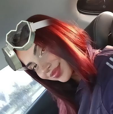 coperi_d's profile picture. Ojerosa y sin gracia.

Cinefila 🎬                                      (aveces artista de closet y depre de closet)