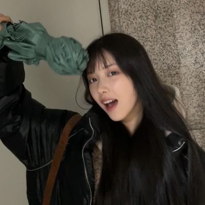 코스메호더 21호 수부지 봄웜과 여쿨 사이
인스타 (@summer_neung)
#여름발색 #여름루틴 #여름매입 #여름위시