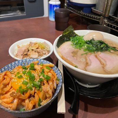 将来ラーメン屋経営をしたい大学1年生です。  よろしくお願いします🙏