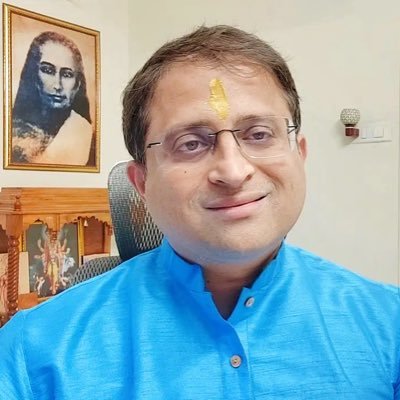 Addittya Tamhankar is an internationally acclaimed author, IIM alumnus and an eminent Vedic Astrologer, Spiritualist & Spiritual Life Coach.