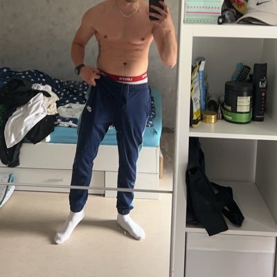 Straight Cashmaster Gym/Smelly Socks, und Boss Von Sklaven😈😈 🦶45/1,86cm rundum voll Packet um euch zu Melken🤩. Telegram ; d_ma185 PN ME 😈🤩