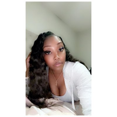 LOVELY_E27's profile picture. :) Theres No 1 better... Beautiful + Independent 🍫🦂💋