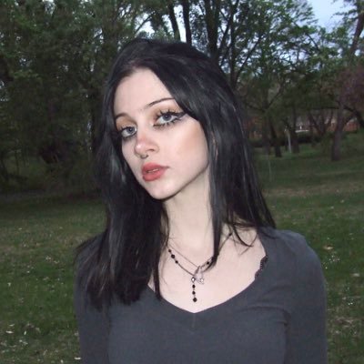 en most itt szenvedek kicsit je es ez most jo nagyon nekem hogy kicsit ide is ideszenvedek je :3