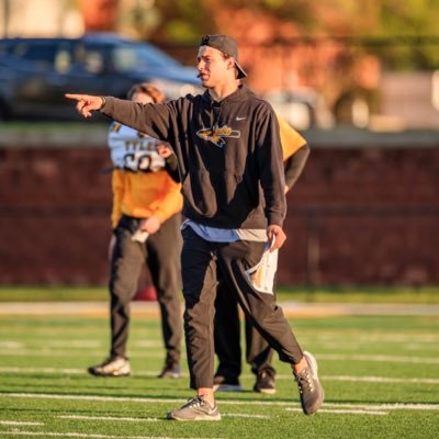 Follower • Husband • Assistant HC / OC / QBs 🪶 @TJCFOOTBALL #FeathersUp #BestForVest