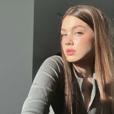 huels_metaqq's profile picture. Aspiring fashion model with a passion for fashion and a desire to make a mark in the industry. With a natural flair for posing and a commitment