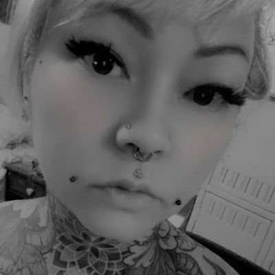 (∩^o^)⊃━☆゚.*・。゚• Artist • Gamer • Model • Roller Derby • Cosplayer •