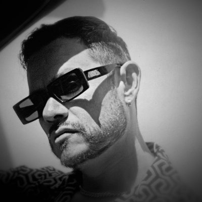 Alfredo “Comanche”- Compositor / Productor / Vocalista - Booking & Management: alex@lennonmx.com / +1 (915) 781-5467