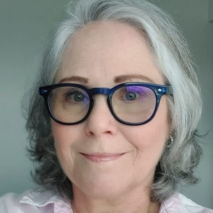 Professora, Pesquisadora e Consultora em educação, Sustentabilidade e Psicossociologia de Comunidade e Ecologia Social.