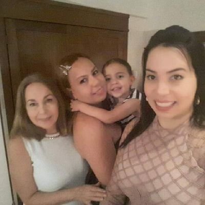Venezolana, Abogado UCV, madre y abuela