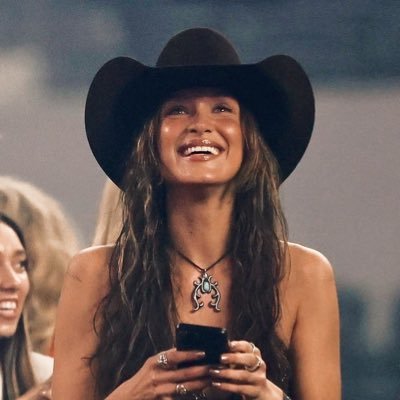 silkyivory's profile picture. 27 | back to being a fashion girlie