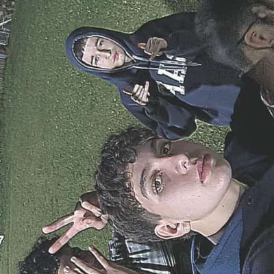 Amo as pessoas que me fazem sorrir e dar boas e verdadeiras risadas.
