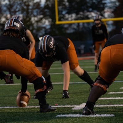 6’2 255/C/O 26 DL/OL @Kell_Football