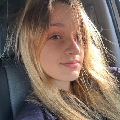 Una rubia sensible y no tan hueca🫀