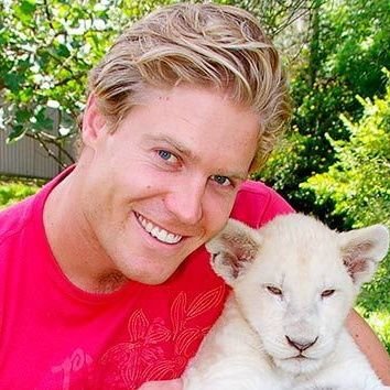 Not a Fan page! 
Veterinarian and Tv Host 
Bondi Vet, Vet Gone Wild, Dream Home, DWTS and Once in a Lifetime