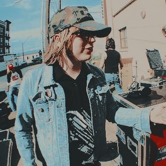 ↠𝐼 𝑎𝑚 ℎ𝑎𝑙𝑓 𝑑𝑜𝑜𝑚𝑒𝑑. ↵ #musicianrp #originalcharacter | 18+! not an impersonation. not lewd.