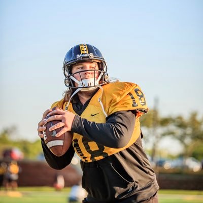 double amputee QB/Tyler Junior College /6'4 200/ Pro style/ trained by Jp Tillmam/ 3x3