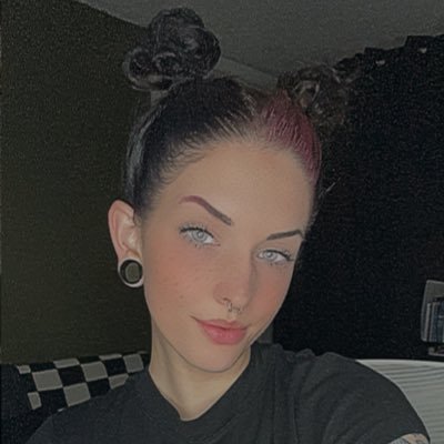 mom🌻| wife💍 car chick | 24’ Explorer ST🏁 Veteran | mediocre Streamer🗑️ sugar, spicy sadness & everything horror🦇 just here for laughs & never serious🦟
