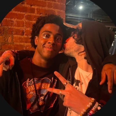 | chicago based📍 | fan owned poptropicaslutz! update account | she/her/hers |